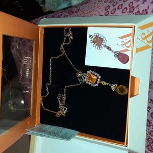 NIB AUTHENTIC GENUINE VICTORIA & ALBERT MUSEUM LONDON NECKLACE ✨️ TOPAZ & CZ